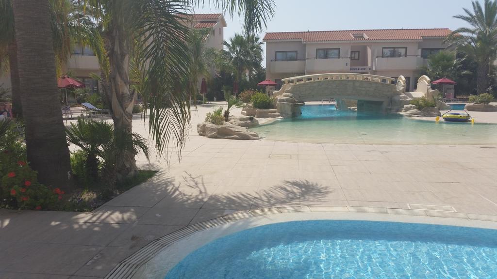 Crown Resorts Henipa Larnaca Exterior photo