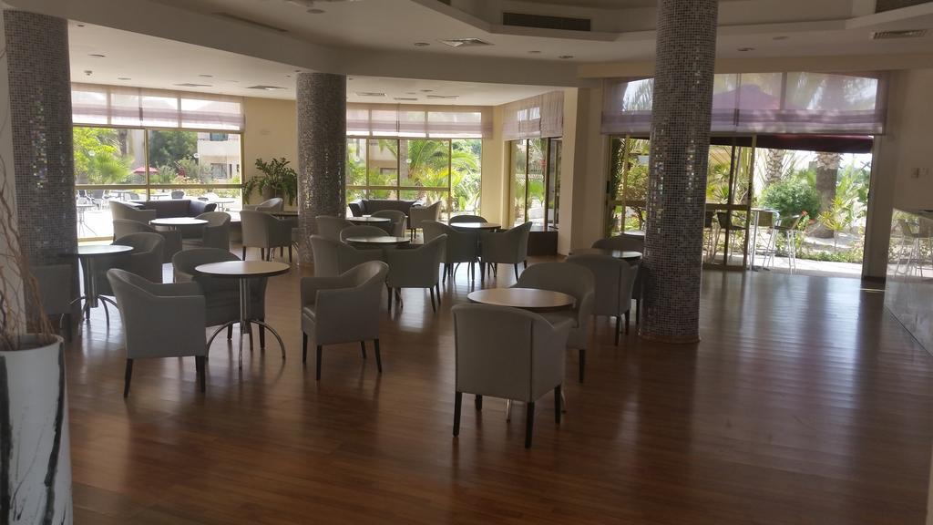 Crown Resorts Henipa Larnaca Exterior photo