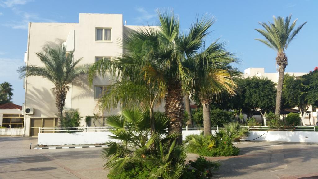 Crown Resorts Henipa Larnaca Exterior photo